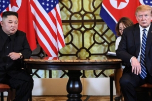 “트럼프, 하노이 결렬 직후 김정은에 ‘에어포스 원으로 데려다줄게’”