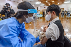 “화이자 백신 16~17세도 접종 가능”