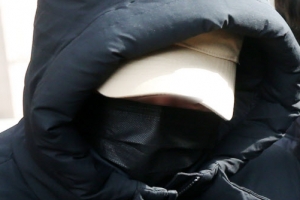 [포토] ‘나체사진 협박’ 아역배우 출신 승마선수 법원 출석