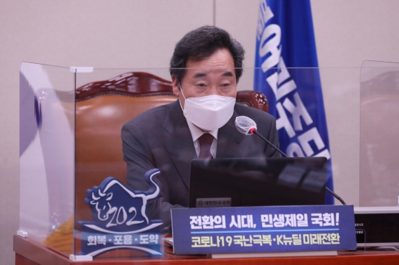 더불어민주당 이낙연 대표가 24일 오후 국회에서 열린 화상 의원총회에서 모두발언을 하고 있다. 2021. 2. 24 김명국 선임기자 daunso@seoul.co.kr