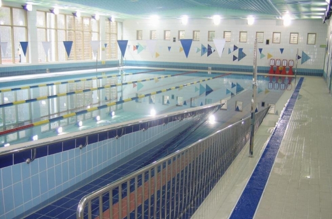 장애인을 위한 경사로가 설치된 수영장.  연합뉴스