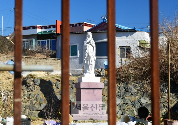 옛 용왕당 자리에 선 성모상