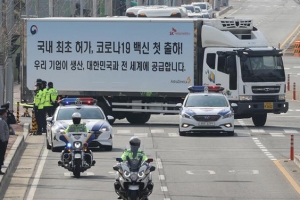 백신 운송차, 위치·콜드체인 실시간 체크… 요양병원 1차 접종 ‘5일 내’ 끝내야