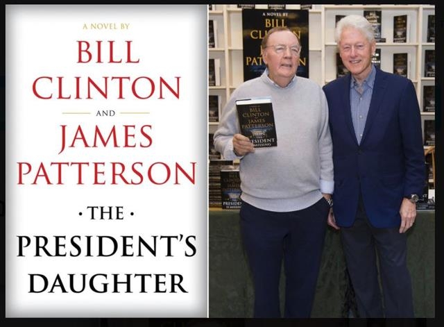 빌 클린턴(오른쪽) 전 미국 대통령과 작가 제임스 패터슨이 뉴욕주 헌팅턴에서 열린 저자 사인회에서 함께 펴낸 추리소설 ‘대통령이 실종되다’를 들고 있다. 헌팅턴 AP 연합뉴스