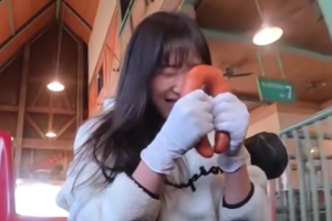 “롤러코스터 타며 소시지 먹방” 쯔양, 논란 커지자 해명 [EN스타]