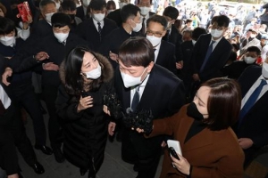 윤석열 “‘검수완박’은 부패 판치게 하는 ‘부패완판’”