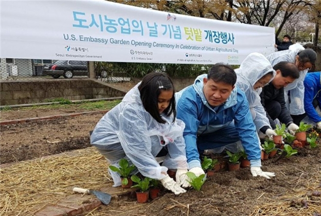 2019년 4월 10일 도시농업의 날 기념 텃밭 개장행사에서 이준형 의원