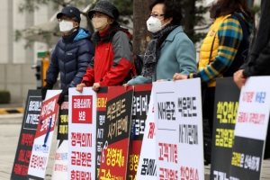 ‘원금은 돌려줘야 하는데 독박 쓸 순 없고’ NH증권 결정 연장, 금감원 수용