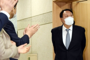 [포토] ‘청사 떠나는’ 윤석열 총장