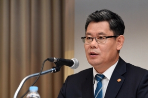 미국서 귀국한 ‘강제 북송’ 김연철…檢 조만간 소환조사 전망