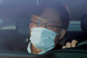 [포토] 대검 들어서는 조남관 검찰총장 직무대행