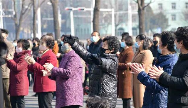 북한 노동당 기관지 노동신문은 9일 각지에서 3.8국제부녀절(세계 여성의 날) 기념 행사가 열렸다고 전했다. 신문은 “중앙과 지방의 극장, 야외무대들에서 다채로운 축하공연들이 진행되었다”라고 소개했다. 북한은 세계 여성의 날을 ‘국제부녀절’이라는 공휴일로 정하고 기념하며 각종 행사와 공연을 진행하고 있다. 평양 노동신문 뉴스1