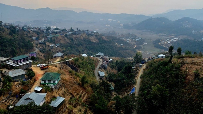 영국 BBC 인도 기자가 미얀마 경찰관들을 만난 북동부 미조람주 어느 마을 모습.