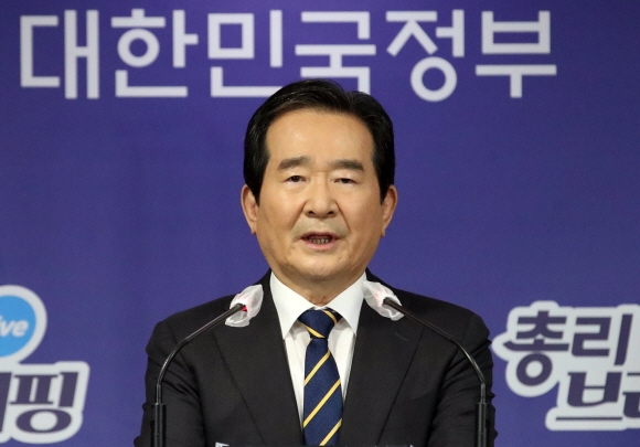 정세균 국무총리가 11일 서울 종로구 정부서울청사 합동브리핑실에서 열린 정례브리핑에서 3기 신도시 땅 투기 의혹 1차 조사 결과 발표를 하고 있다.  2021. 3. 11  오장환 기자 5zzang@seoul.co.kr