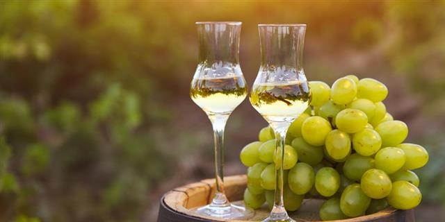 와인을 만들고 남은 포도 찌꺼기를 증류해 만든 이탈리아의 그라파. Vinepair.com 캡처