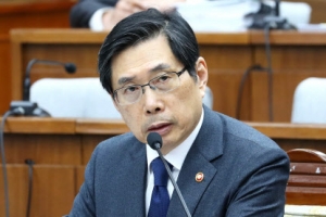 총장후보추천위원장에 박상기… 檢개혁 우호 인물로 채웠다