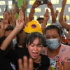 ‘차라리 죽음을’ 세손가락 경례 후 자폭한 미얀마 여성들 [민주화투쟁 2년]