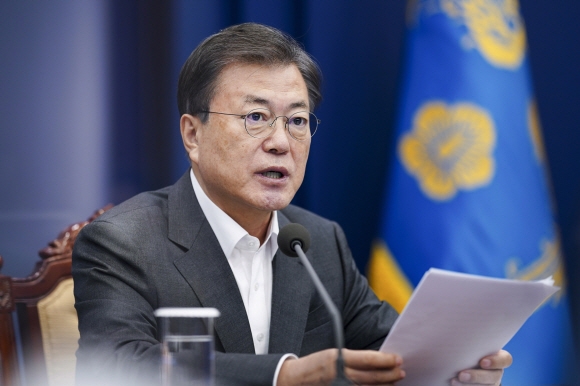 문재인 대통령이 15일 청와대에서 열린 수석 보좌관 회의에 참석, 모두발언을 하고 있다.  2021. 3. 15 도준석 기자 pado@seoul.co.kr