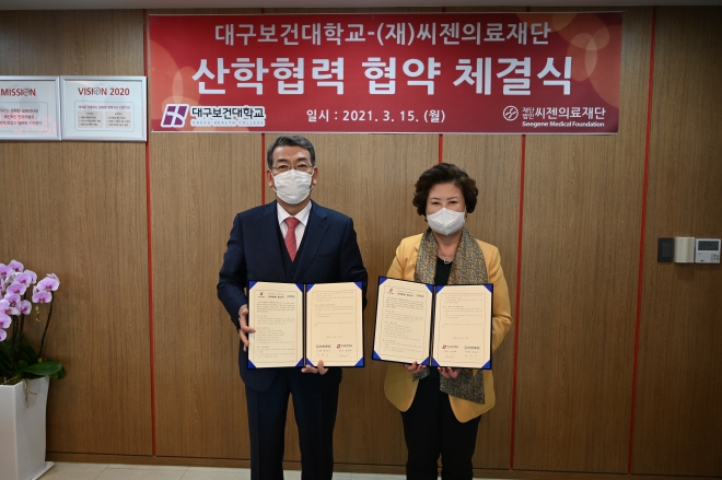 15일 오후 3시 씨젠의료재단 본원 7층에서 천종기 이사장(왼쪽)과 남성희 총장(오른쪽)이 상호 협력을 위한 협약식을 체결했다.