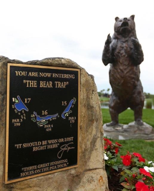 미국프로골프(PGA) 투어 혼다클래식이 열리는 플로리다주 PGA 내셔널 리조트&스파 챔피언코스 15번 홀 입구에 곰 동상과 함께 ‘베어 트랩’의 시작을 알리는 표지석이 서 있다. PGA 투어 인스타그램