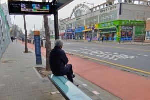 엉덩이도 마음도 따뜻… 중랑 정류장엔 온열의자
