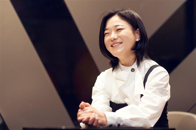 18일 개봉하는 ‘파이터’에서 탈북 여성 진아를 맡은 배우 임성미는 영화를 위해 북한 말투와 복싱 연습을 꾸준히 해 왔다. 강인한 여성의 삶을 보여 주며 지난해 부산국제영화제 ‘올해의 배우상’을 받은 그는 “이젠 멜로물의 사랑스러운 캐릭터에 도전하고 싶다”는 바람을 살포시 전했다. 인디스토리 제공