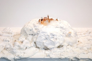 솔비 미술작품, 경매서 1010만원에 낙찰... ‘케이크 스피커’ 뭐길래?