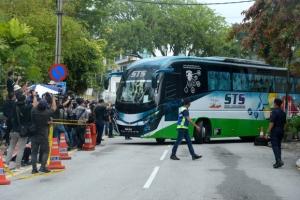 단교 선언 이틀 만에… 주말레이시아 北대사관 직원들 철수