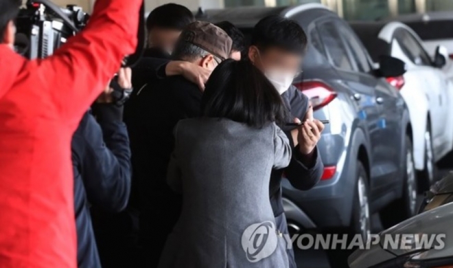 지난 19일 LH 현직 직원 강모 씨가 경기남부경찰청으로 조사를 받기위해 들어가고 있다. 연합뉴스   