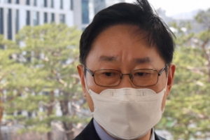 박범계 “누구 작품인지 수사·언론 밀접” 이성윤 수사 보도 불만 표시