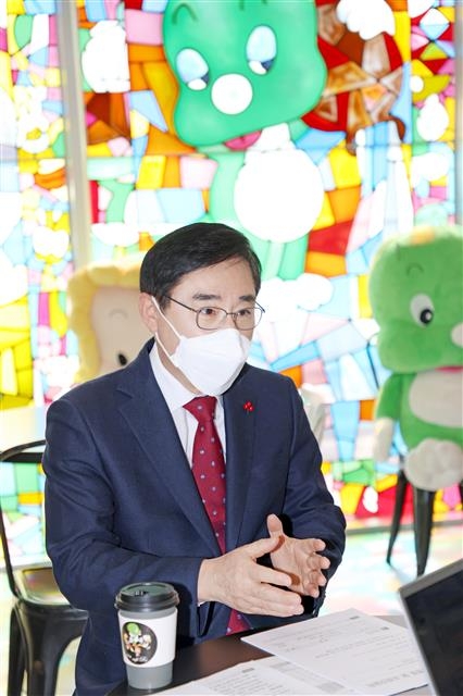 이동진(서울 도봉구청장) 자치분권지방정부협의회장이 22일 도봉구 둘리뮤지엄에서 앞으로 지방정부의 역할에 대해 얘기하고 있다. 도봉구 제공