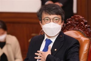 ‘부동산 논란’에 김의겸 의원, 국토위 대신 문체위로 간다
