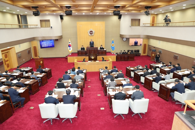 충북도의회 본회의장. 충북도의회 제공