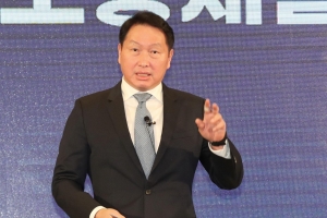 최태원 SK 회장, 이혼소송 1년 6개월만 법정 출석