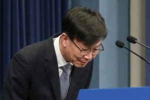 ‘전셋값 인상’ 고발당한 김상조 부부 경찰 조사