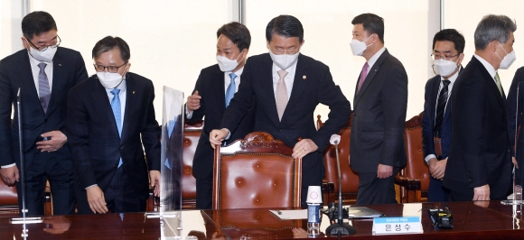 은성수 “기획부동산·은행원 결탁 용납 못해”