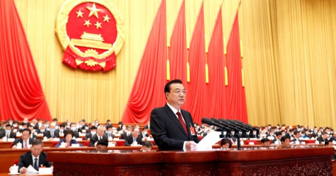 지난달 5일 베이징 인민대회당에서 개막된 제13기 전국인민대표대회 4차 전체회의에서 리커창 국무원 총리가 정부업무보고를 하고 있다. 중국정부망 홈페이지 캡처