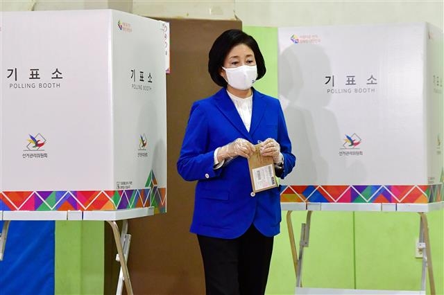 투표함 향하는 박영선 후보