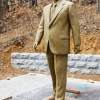 전두환 동상에 ‘민주화 탄압’ 안내판 설치