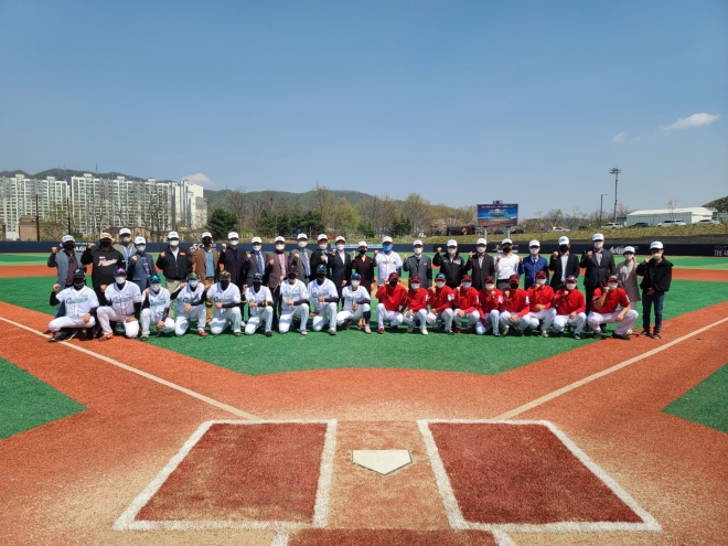 독립야구단 경기도리그는 성남 맥파이스 등 6개팀 150여명의 선수가 참가 10월까지 128 경기를 치른다. 팀업캠퍼스 제공 