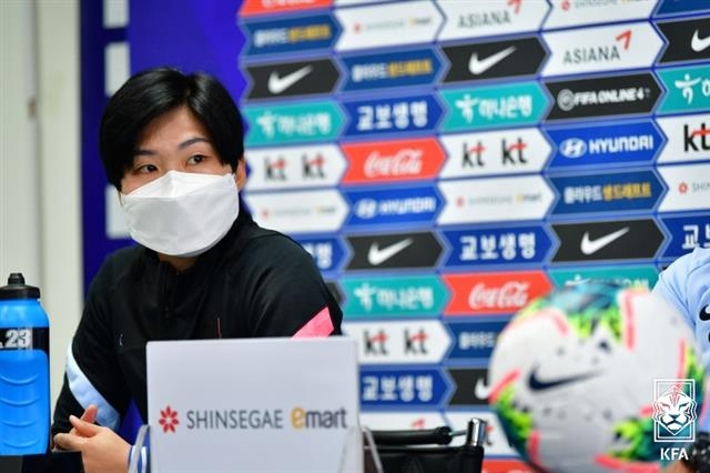 사상 첫 올림픽 본선에 도전하는 한국 여자축구 대표팀의 베테랑 지소연이 중국과의 도쿄올림픽 최종예선 플레이오프 홈 1차전을 하루 앞둔 7일 온라인 기자회견에서 질문에 답하고 있다. 지소 연은 소집 멤버 중 유일하게 역대 중국전에서 3골을 기록했다. 대한축구협회 제공