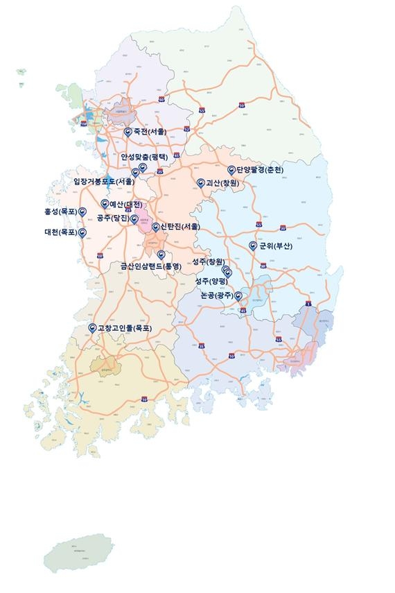 환경부는 20분이면 충전이 가능한 초급속 전기차 충전기를 고속도로 휴게소 16곳에 총 32기를 설치하는 등 충전 인프라를 강화한다고 8일 밝혔다. 초급속 충전기 설치 휴게소. 환경부 제공 