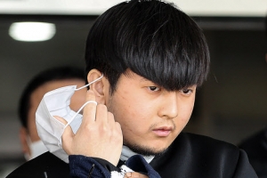 [포토] 마스크 벗는 ‘노원 세 모녀 살인’ 김태현