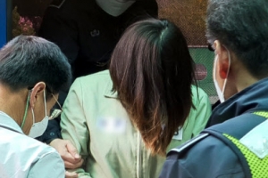 [포토] 법정 향하는 구미 3세 여아 사망사건 ‘언니’