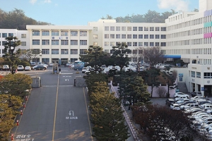 엄태항 봉화군수에 뇌물 공여, 건설업자 징역형 집행유예