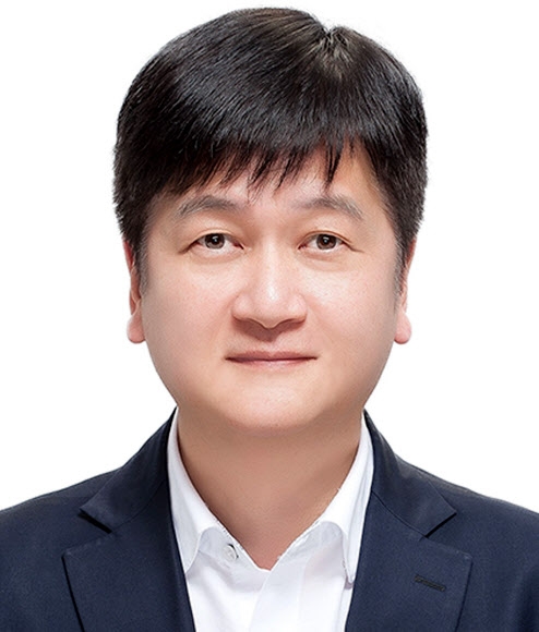 오세훈 서울시장이 국민의당 안철수 대표의 김도식 비서실장을 서울시 정무부시장으로 내정한 것으로 알려졌다. 김 비서실장은 2012년 안 대표가 대선에 출마했을 때부터 그를 보좌한 인물이다. 연합뉴스.