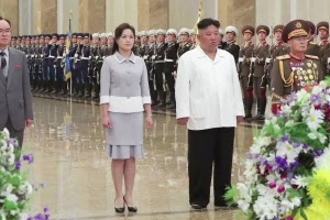 [포토] 김정은, 김일성생일 맞아 금수산태양궁전 참배