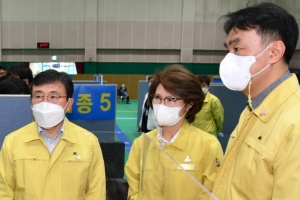 권덕철 복지부 장관, 하남 예방접종센 방문