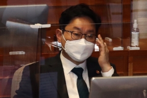 박범계 “윤석열, 술접대 검사에 침묵… 장관으로서 유감”