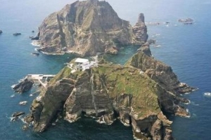 독도 해변서 레저용 요트 좌초…탑승객 5명 전원 구조